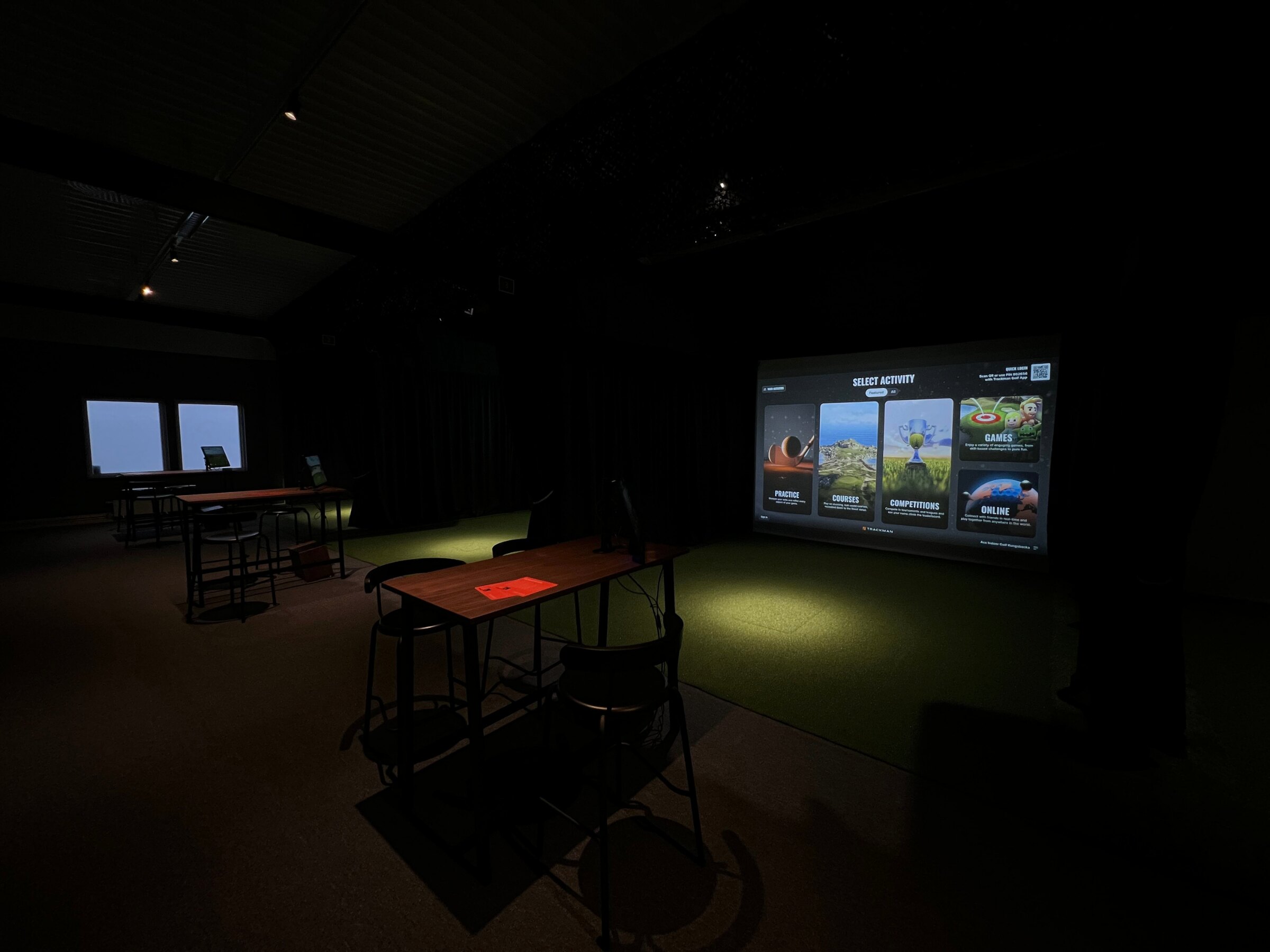 TrackMan-bås hos ACE Indoor Golf