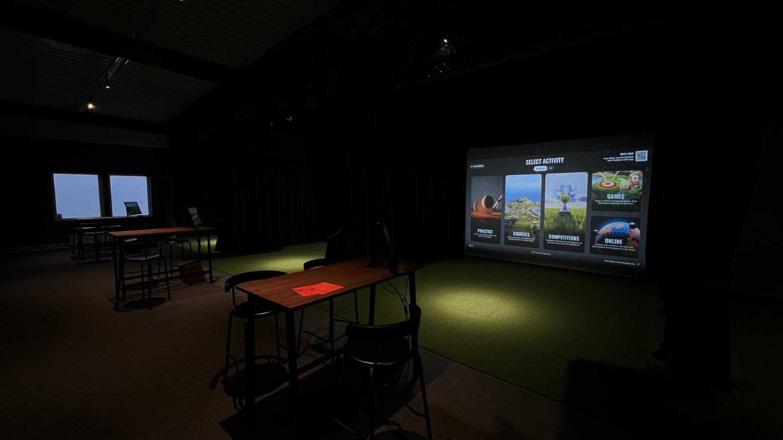 Simulatorbås på Ace Indoor Golf